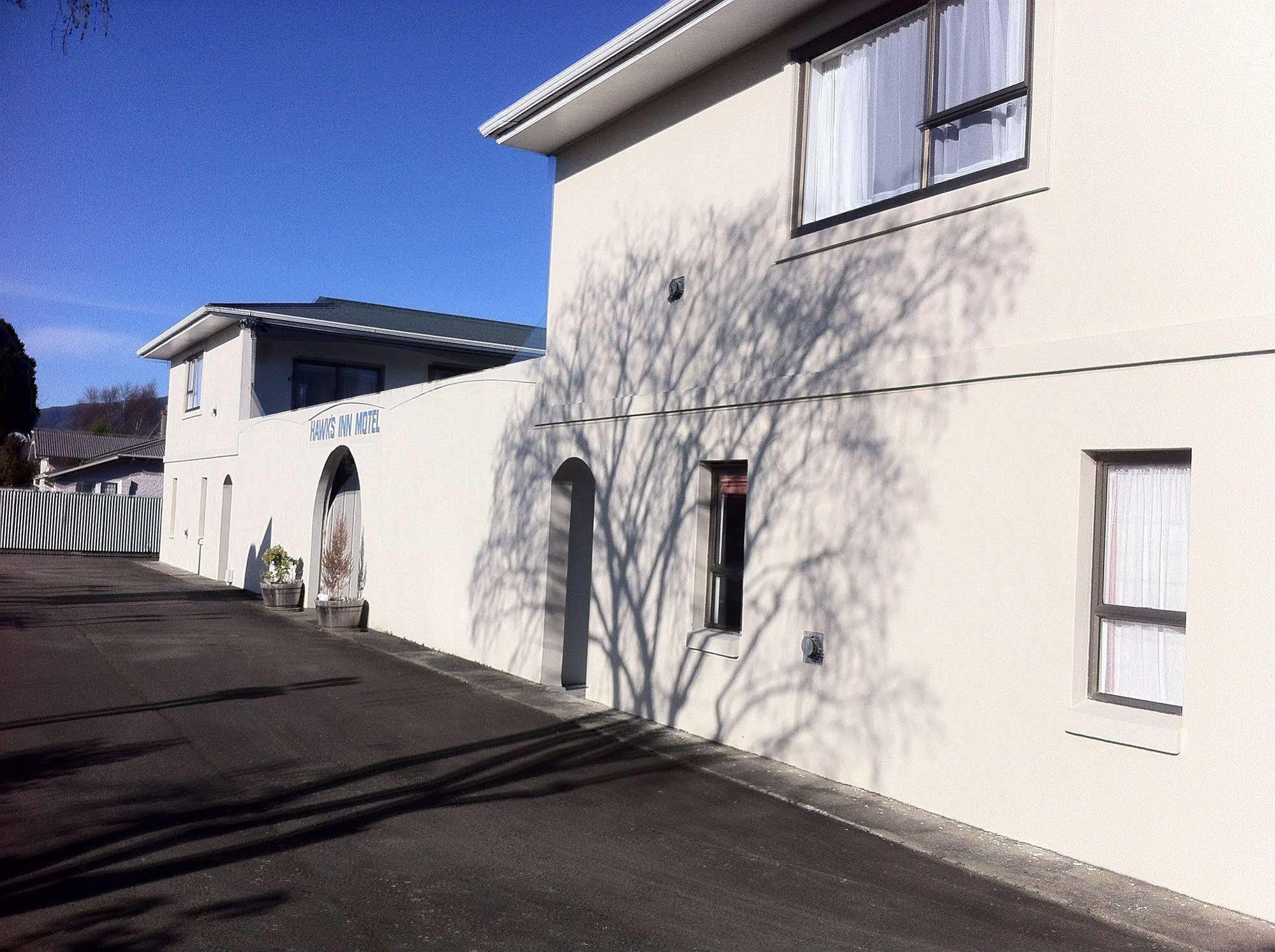 Hawks Inn Motel Upper Hutt Exterior photo